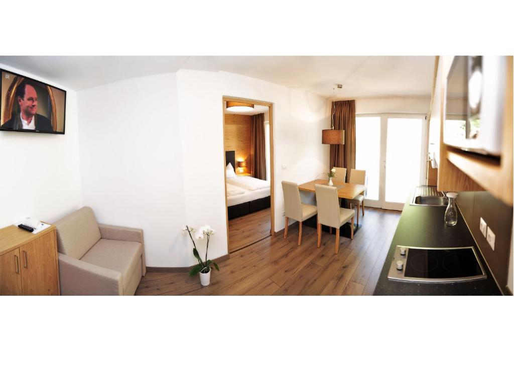 Deluxe One-Bedroom Apartment